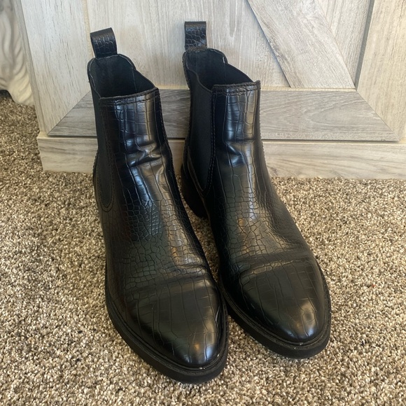 Treasure & Bond Gabriella Chelsea Boot 8 - Picture 2 of 10